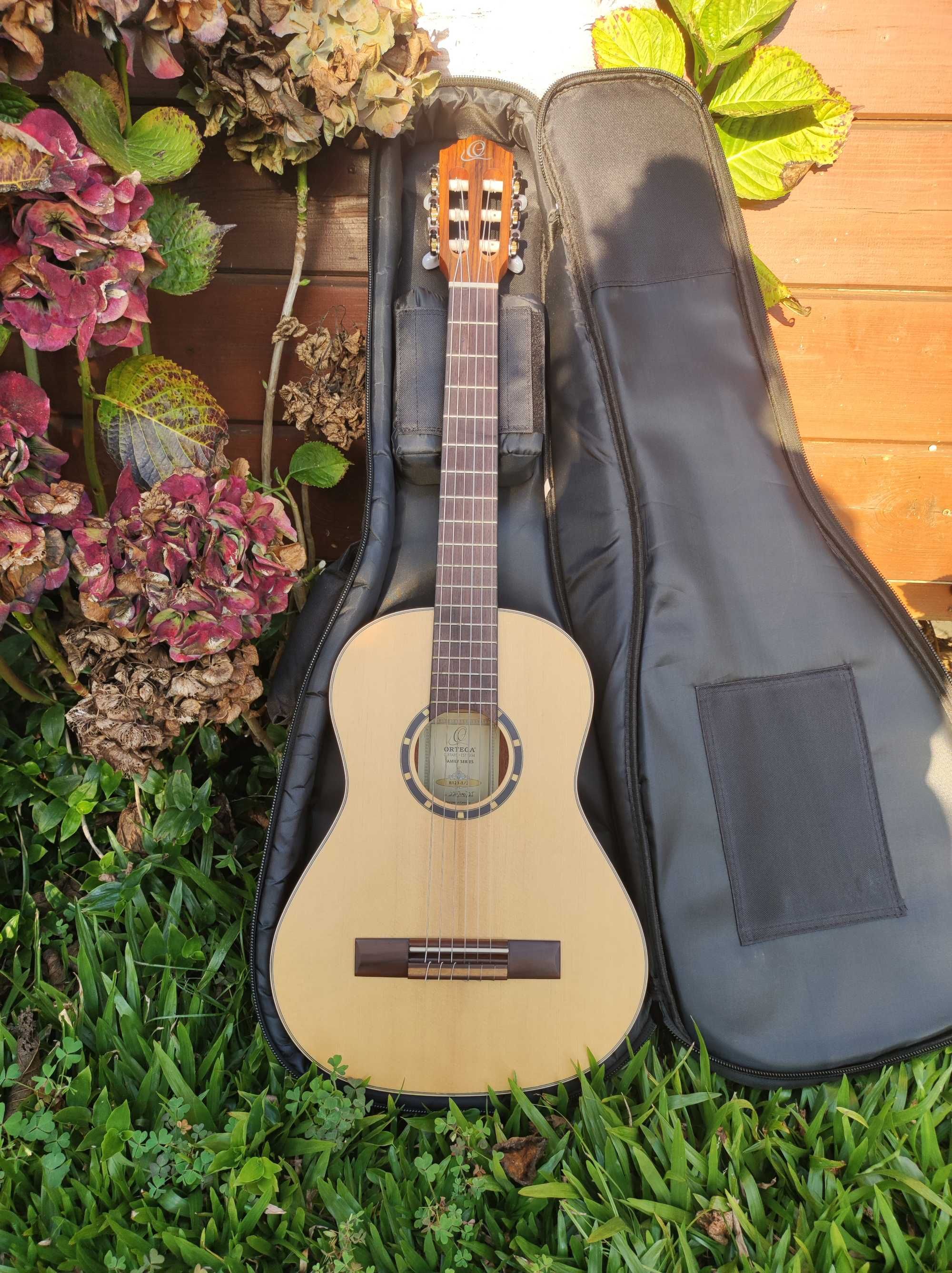 1/2 Guitarra / Marca Ortega / para crianças ou viagens