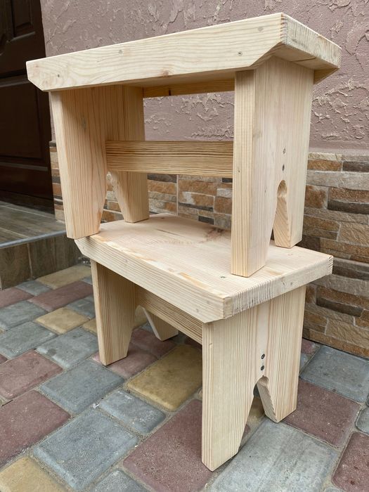 Табурет из массива сосны