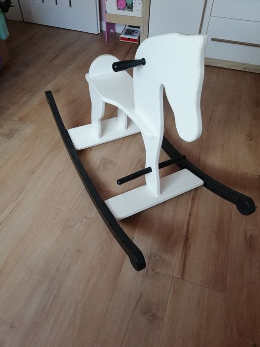 Koń konik na biegunach