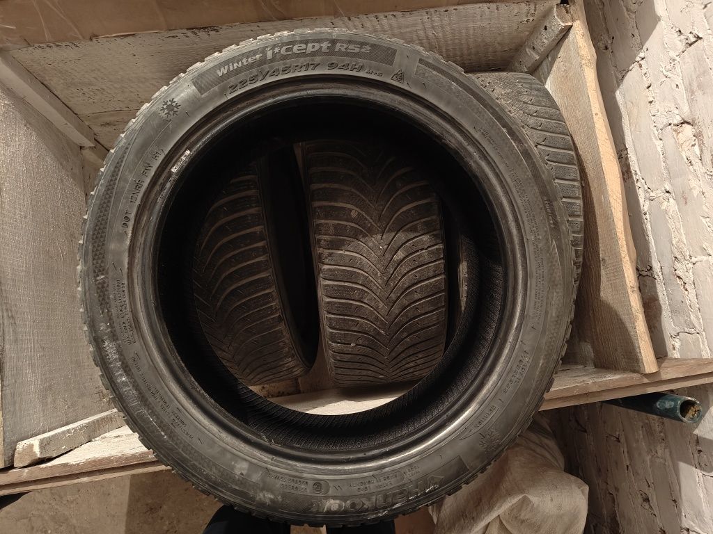 Шини зимові Hankook winter I Cept RS2 225/45 R17 94H