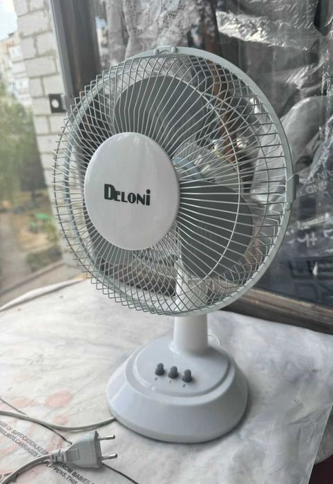 Вентилятор настольный DELONI
