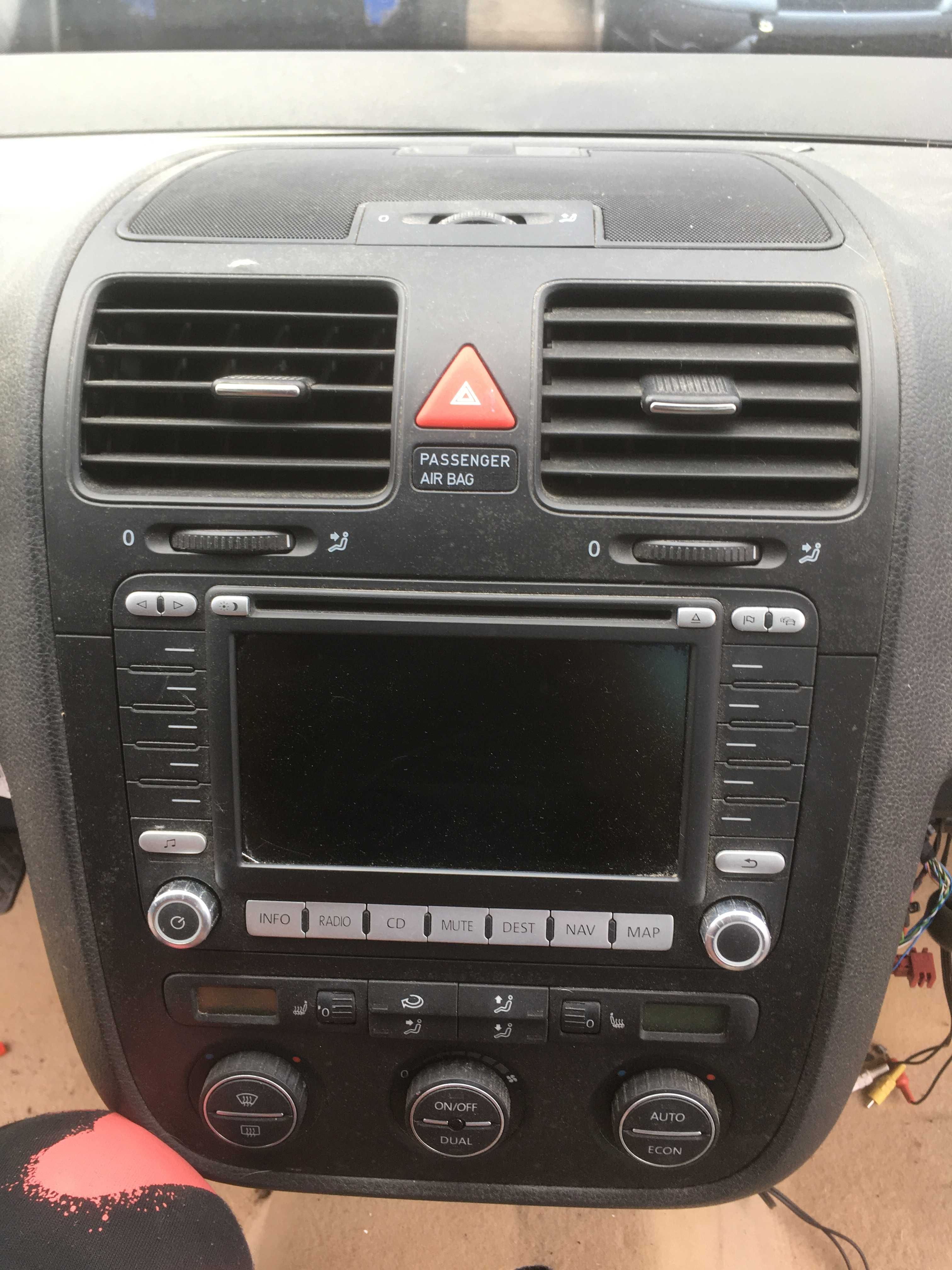 radio oryginalne vw jetta passat 07 rok z kodem stan bdb