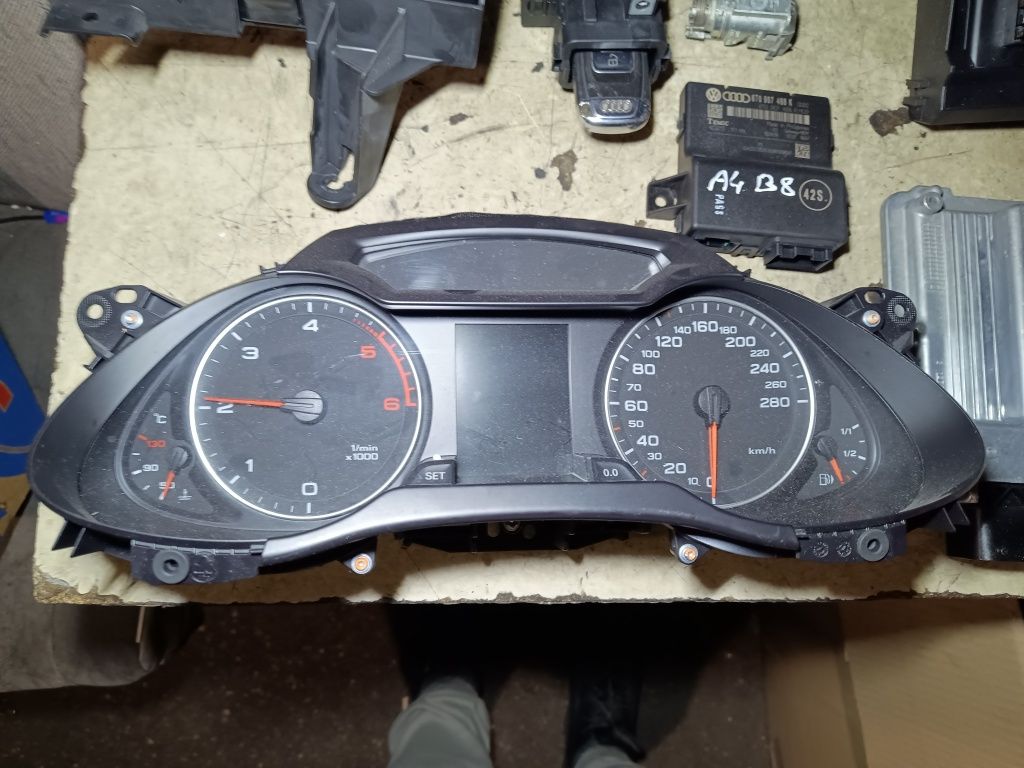 Zestaw startowy Audi A4 B8 2.0tdi manual licznik sterownik kluczyk kpl