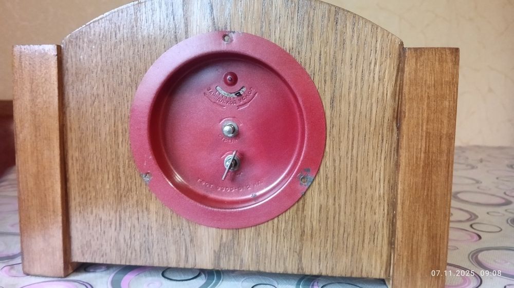 Годинник СЧЗ настільний, дерев'яний корпус 55р.в.