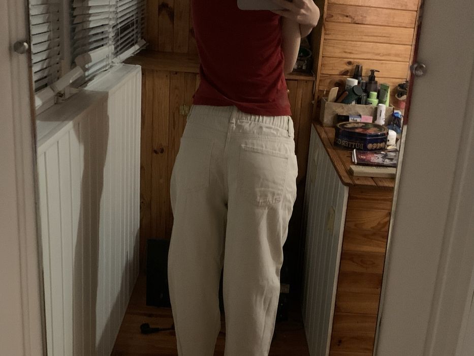 Молочные джинсы H&M