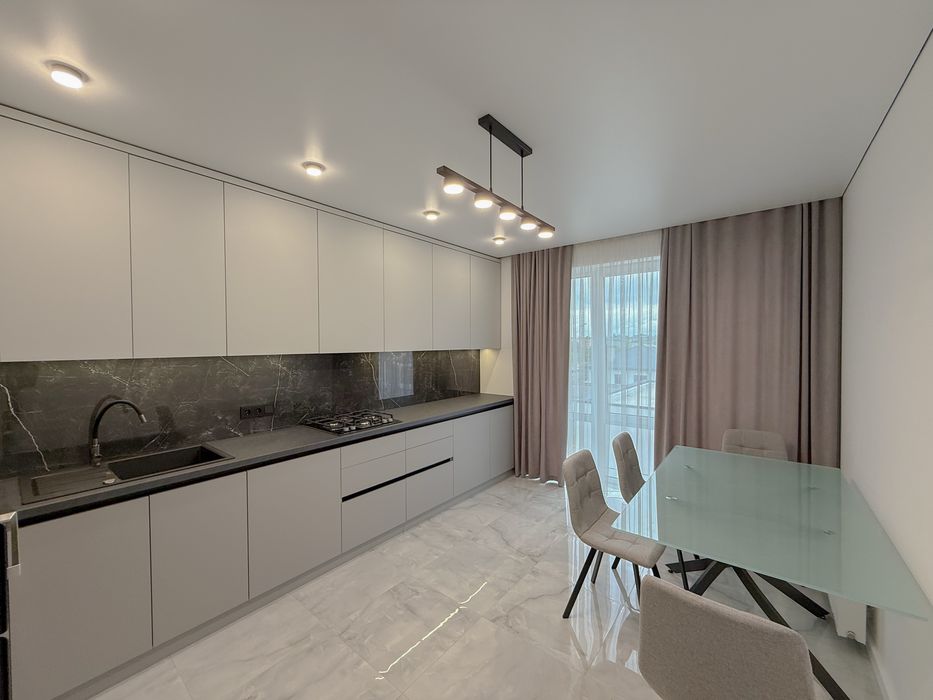 Простора 1-кімнатна 41 м² — тепла підлога, ремонт, вид!