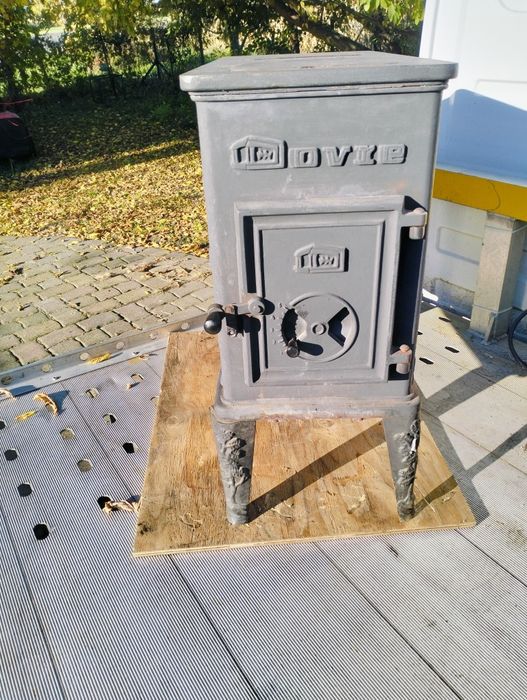 Duży żeliwny piec kominek taki jak jotul 118