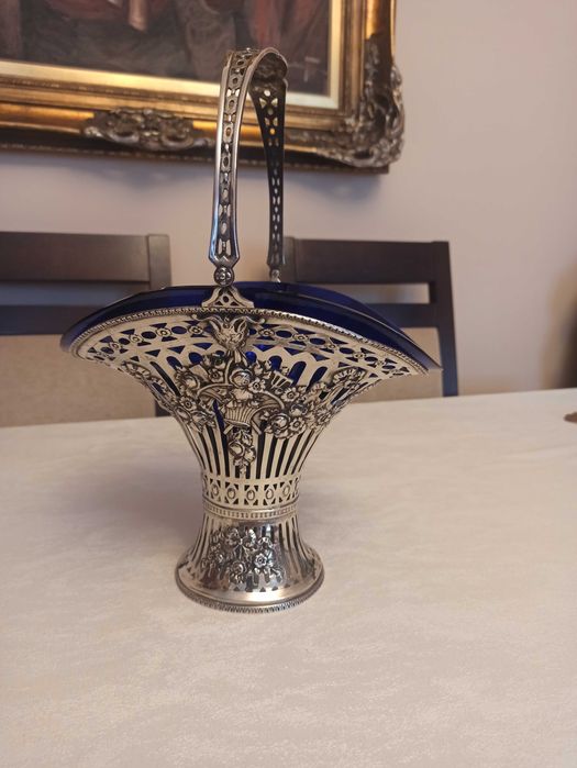 Duży srebrny kosz próba srebra 836 , waga 484 gramów.