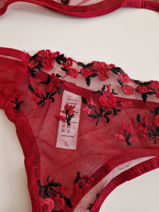 Zmysłowy czerwony komplet bielizny z haftem kwiatowym, L
