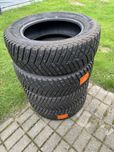 Komplet opon zimowych 215/65/17 GOODYEAR Używane F-Vat