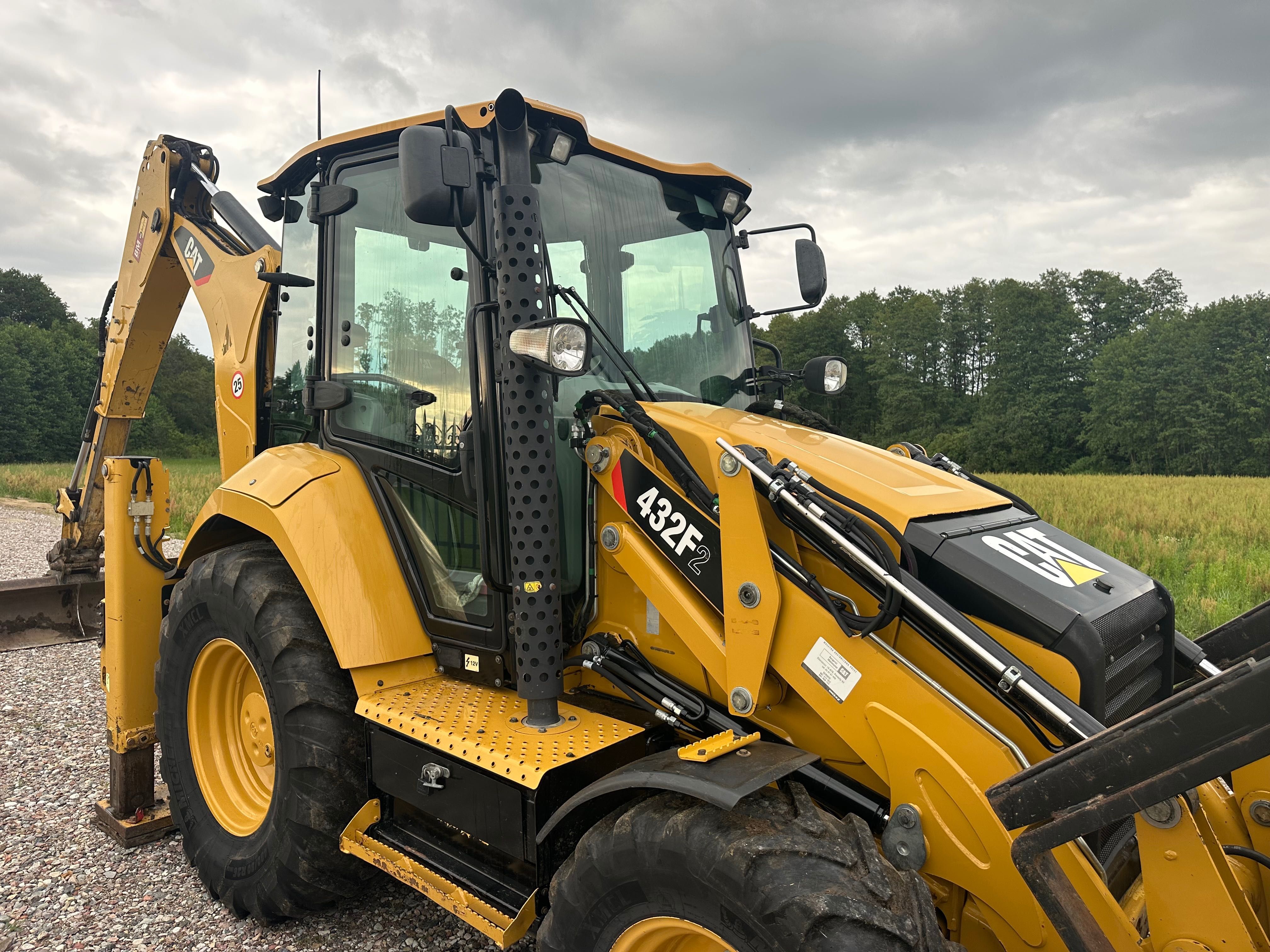 Koparko - ladowarka cat 432f2 w oryginale nic nie malowane 4900mth