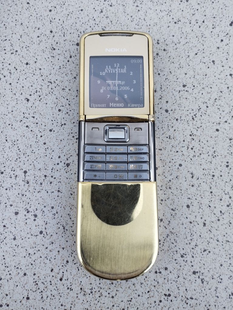 Nokia 8800 gold.