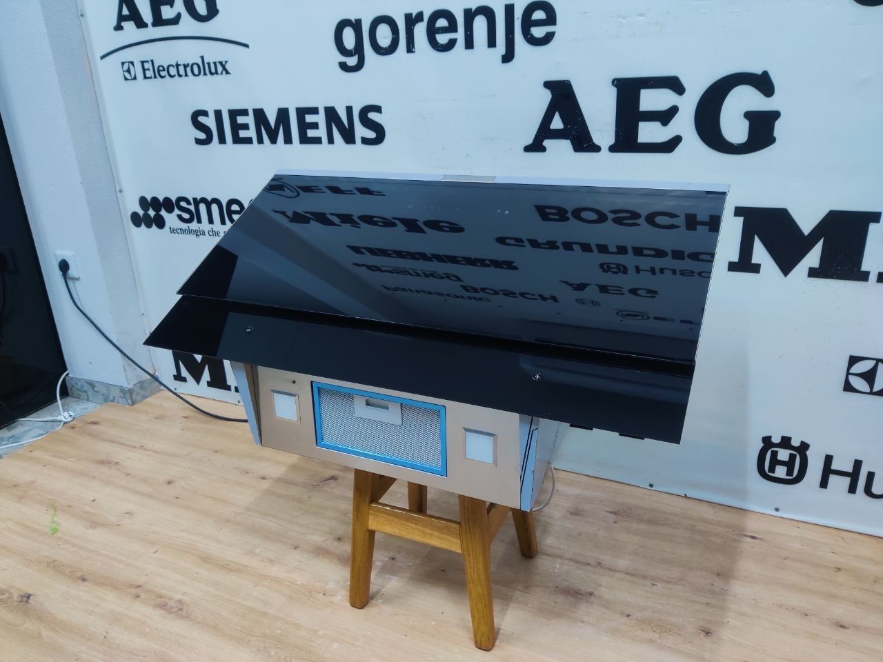 Потужна витяжка AEG DVE5971HG. Чорне скло! 90 см. Made in Italy.
