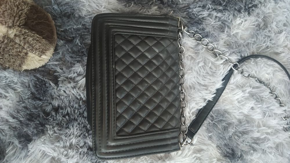 Сумочка на плече