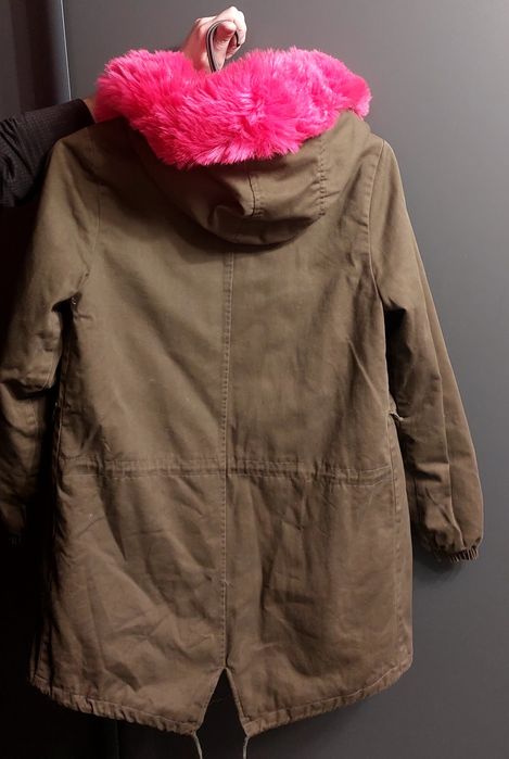 Парка, ярко розового цвета ,состояние как новая