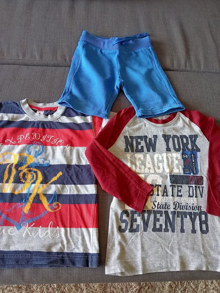 Calções e 2 t-shirts tamanho 3/4 anos