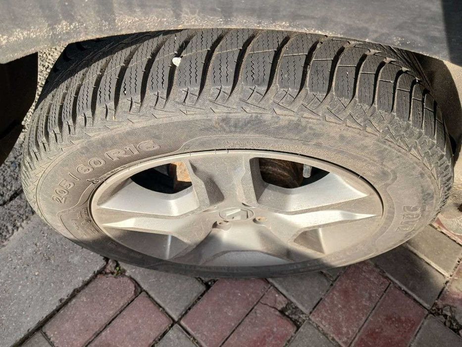 Продам шини зимові 205/60/16 96Т