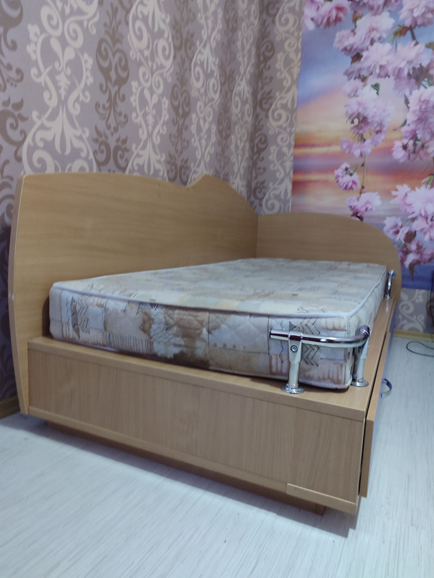 Кровать односпальная