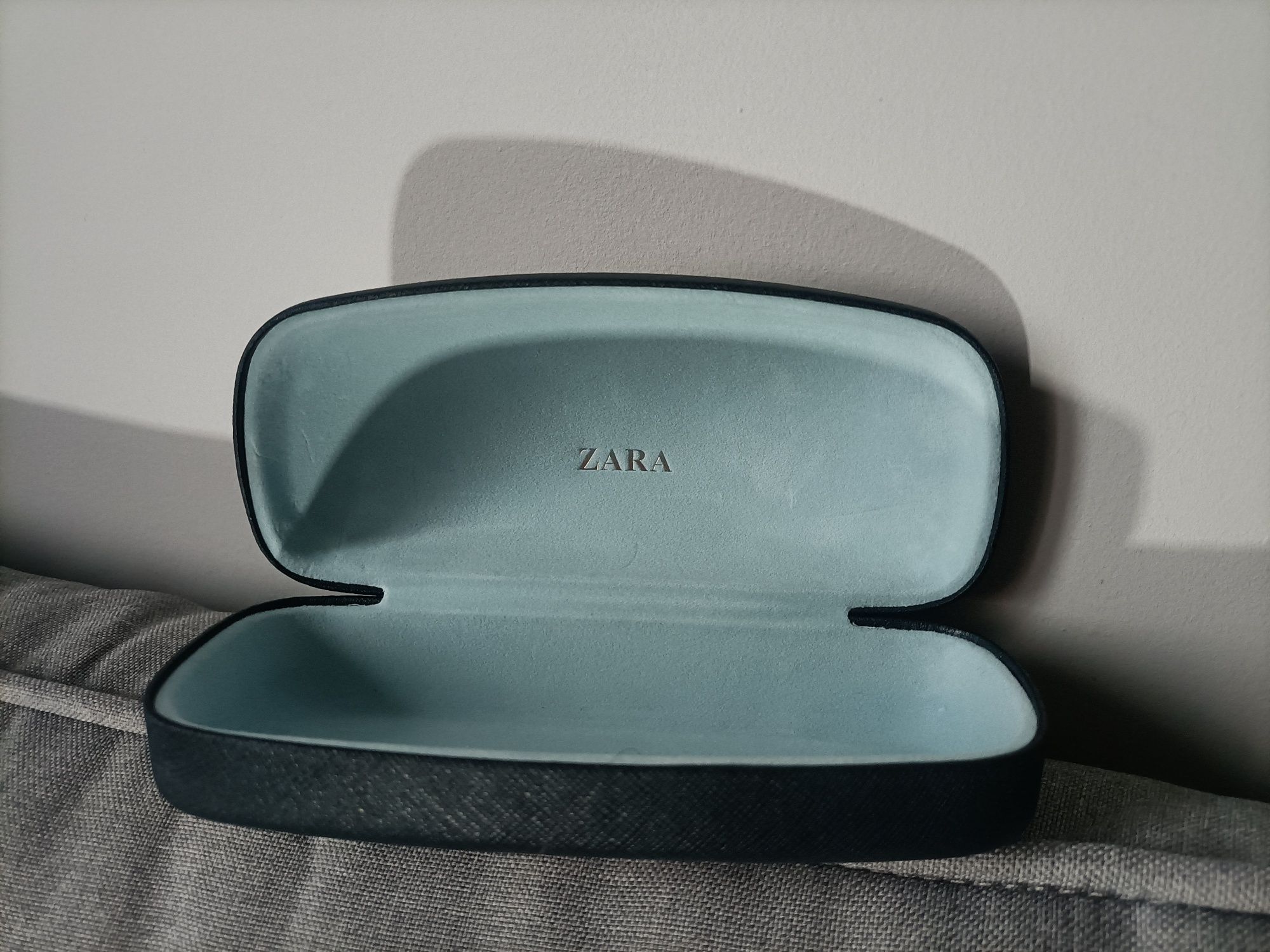 Nowe etui futerał na okulary ZARA (kolor granatowy)