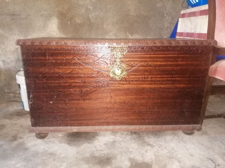 Arca de madeira antiga