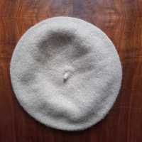 Beżowy moherowy beret