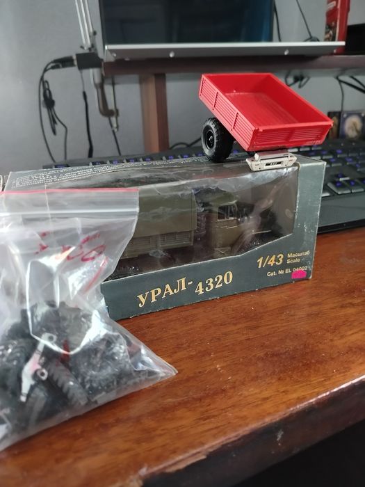 Урал модель СССР 1:43 две единици
