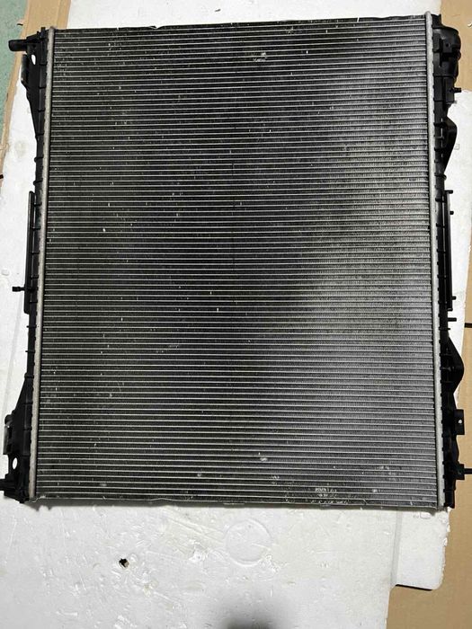 Land Rover Discovery 5 радіатор