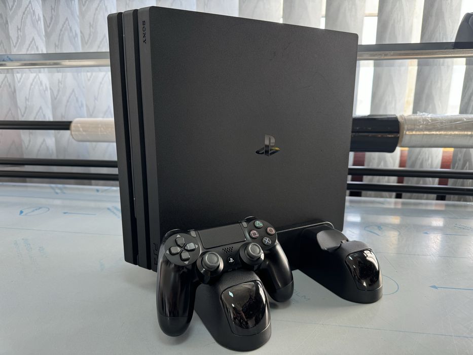Sony PS4 Pro CUH-7016B – не розбиралась, док-станція у подарунок