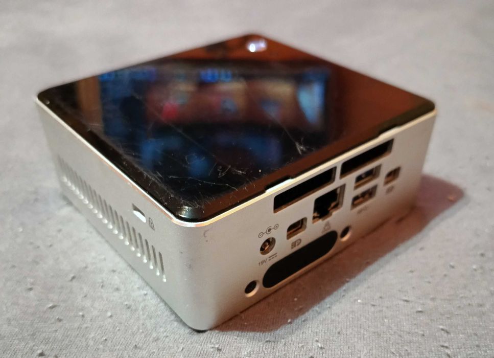 NUC Intel i3 / 8GB RAM / SSD 500GB / ZASILACZ – mały, szybki komputer