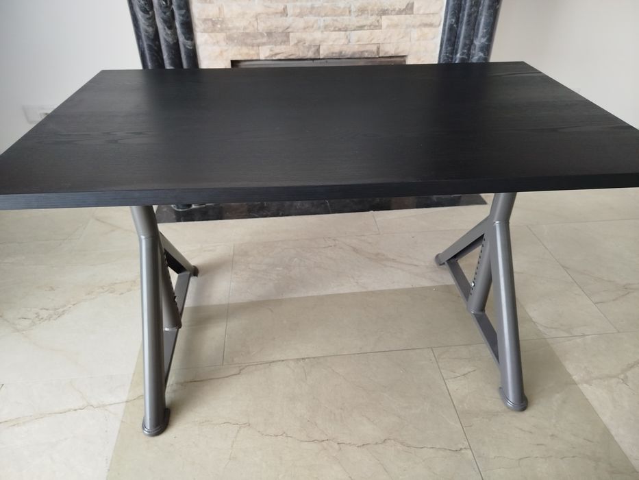 Secretária preta IKEA