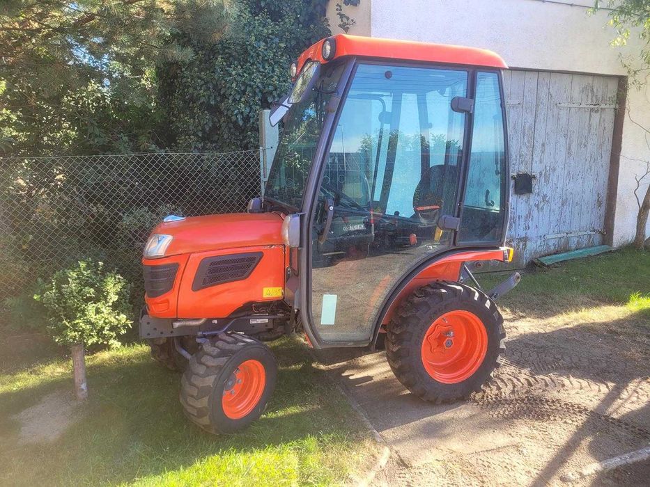 Traktor kubota B 1620, kabina