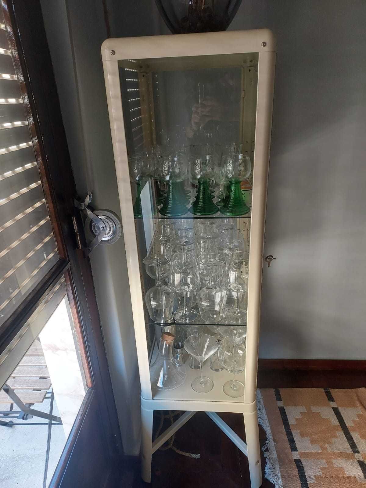 Móvel Vitrine IKEA