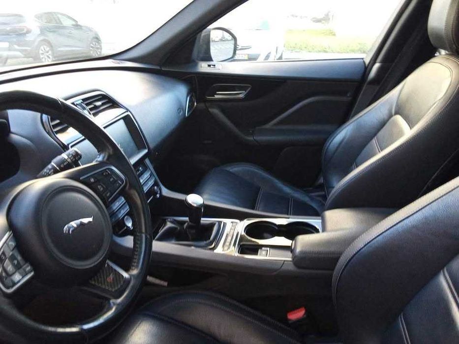 Jaguar F Pace em excelente estado interior e pintura