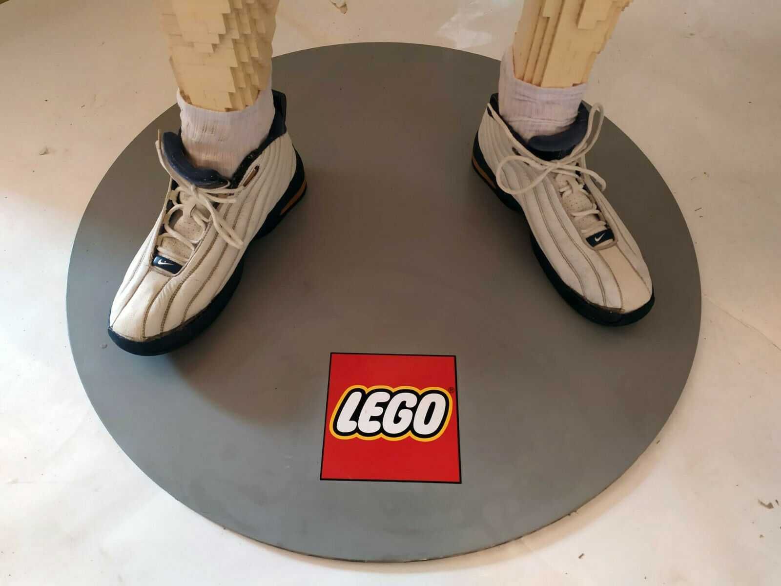 Dirk Nowitzki figura LEGO rzeczywisty rozmiar