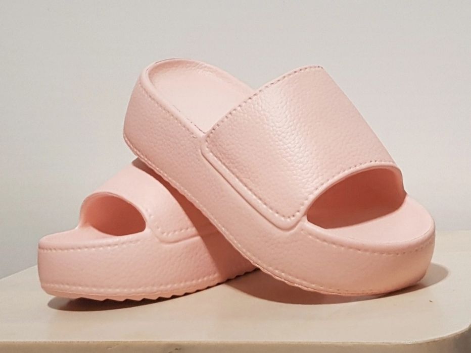 Klapki damskie na grubej podeszwie pudrowy róż 25cm 39 na platformie