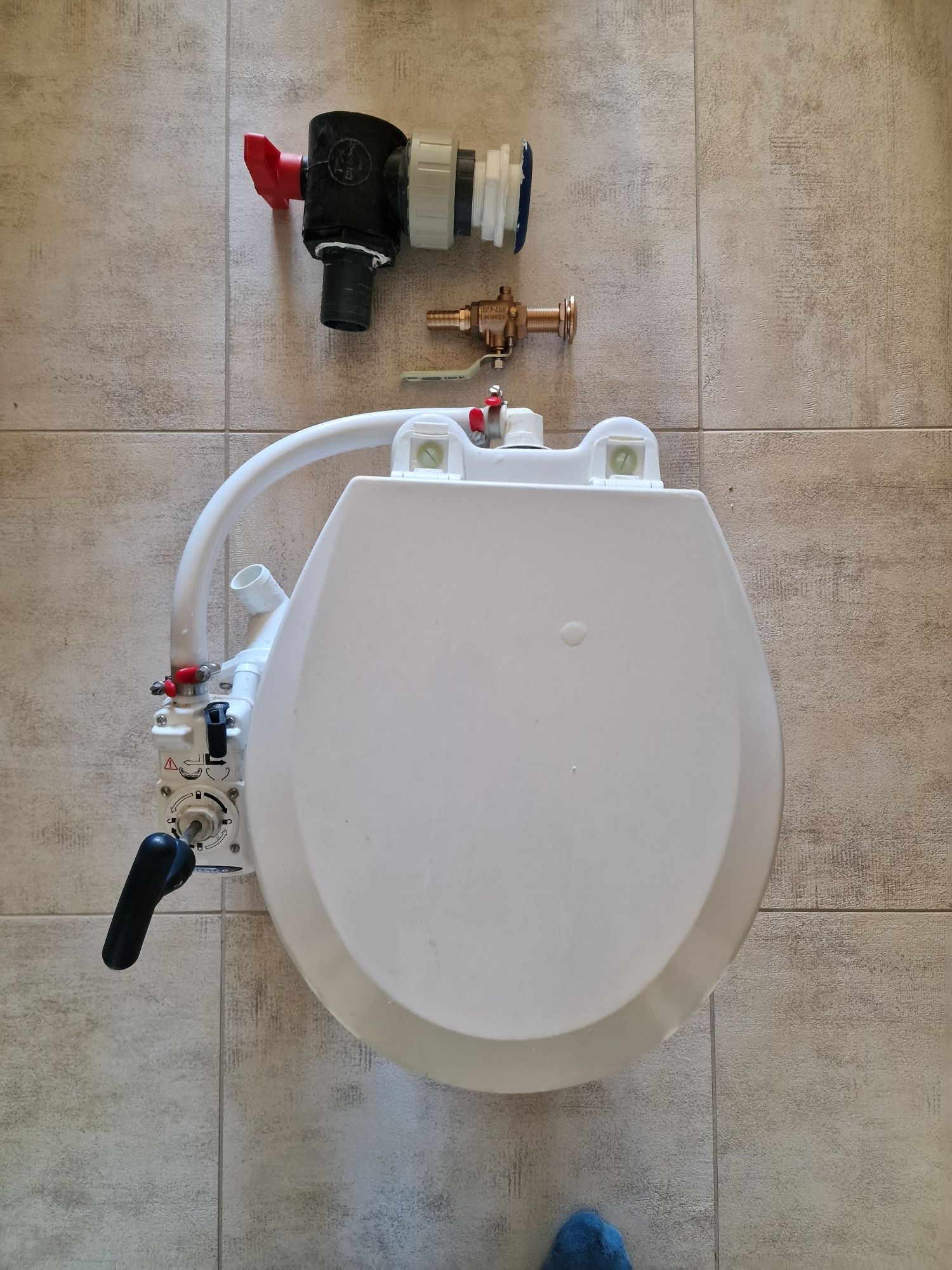 Jabsco toaleta morska ręczna z zaworami i prdejsciem grodziowym