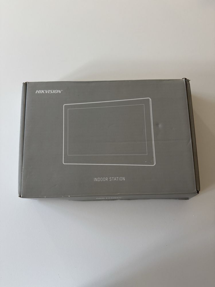 Nowy monitor Hikvision DS-KH8520-WTE1 – 10.1”, Wi-Fi, dotykowy, PoE