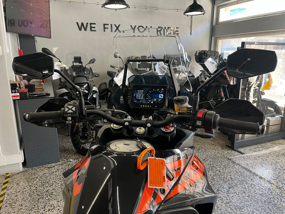 KTM 1290 Super Adventure S optima Top Case Escape Leo Vince Crash-Bars