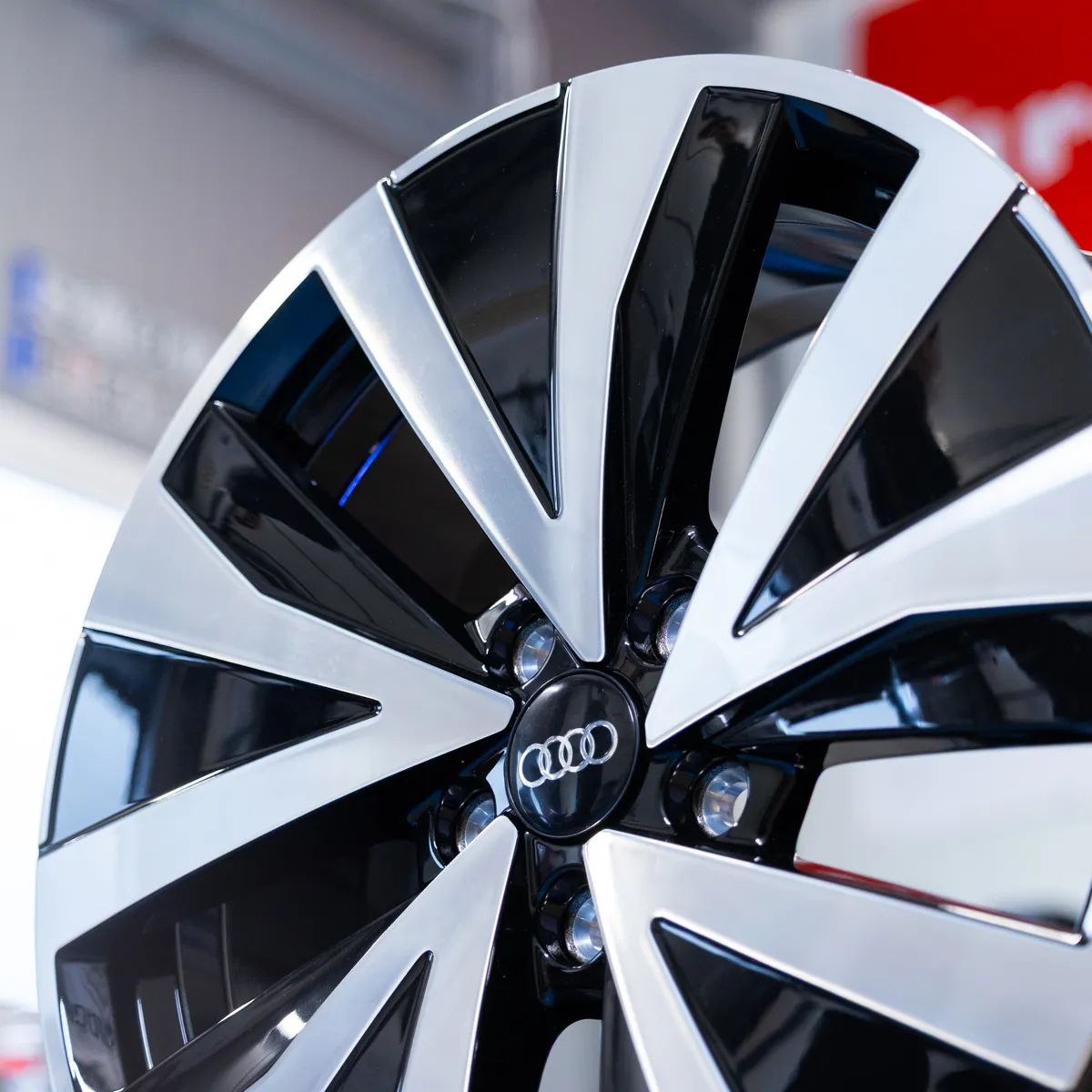 NOWE ORYGINALNE  Felgi 18" Audi A3 A4 A6 Q2 Q3 TT