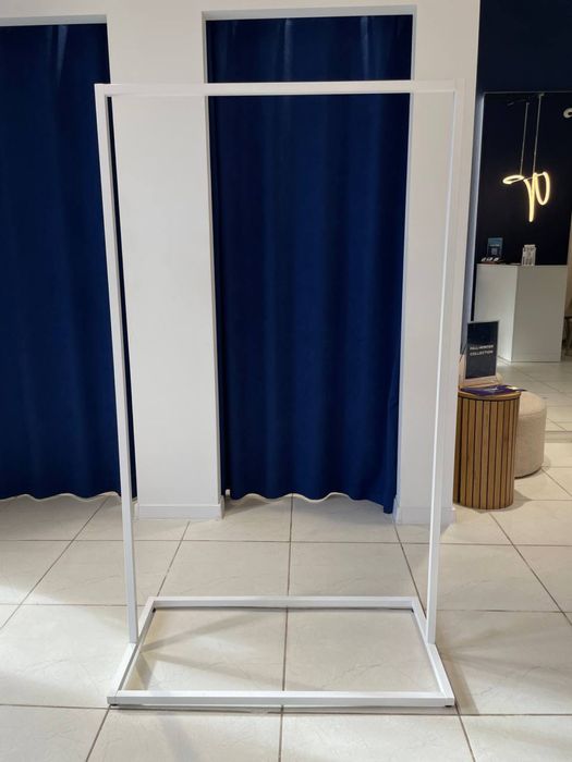 Стійка для одягу