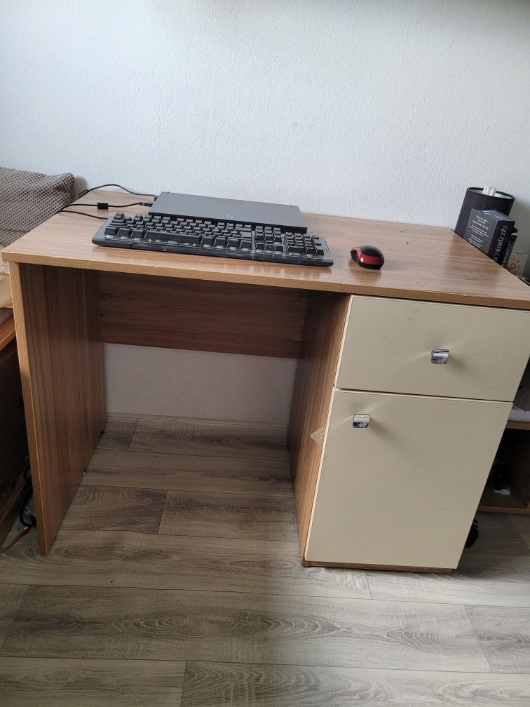 Komplet mebli biurko /szafka wisząca/szafka- siedzisko