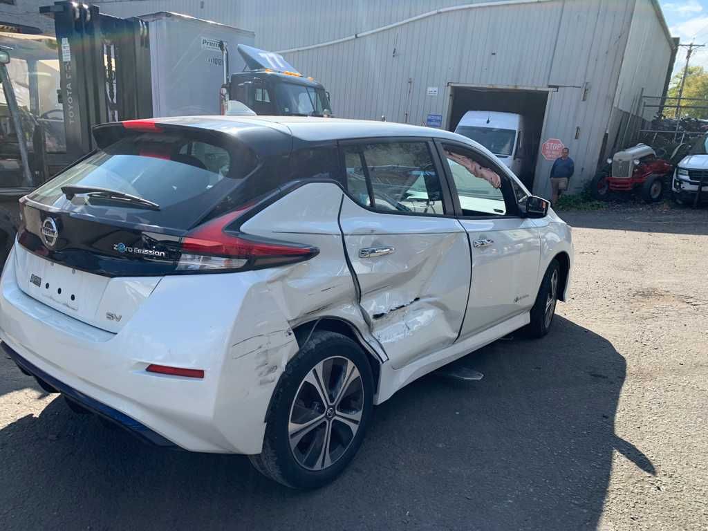 белый nissan leaf 40 квтч SV модельный 2019 43т км из usa