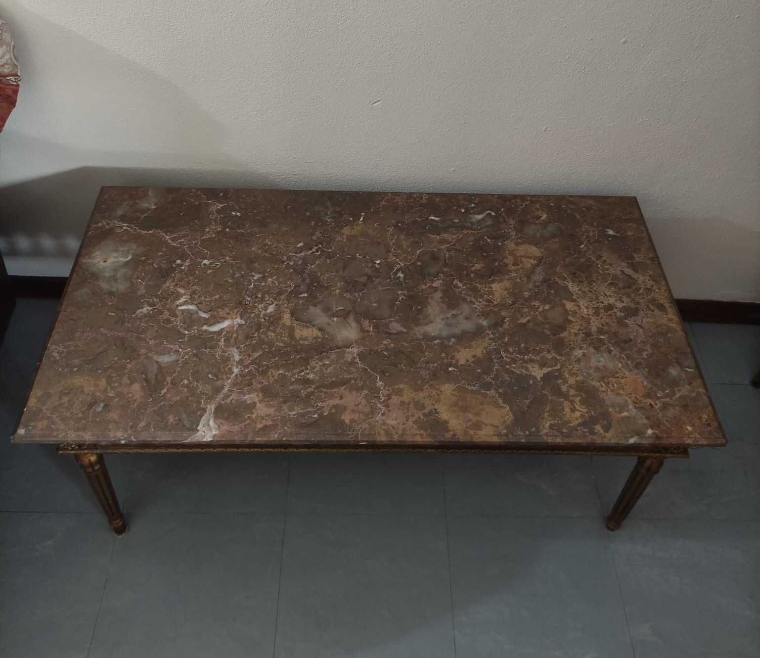 Mesa de centro em mármore