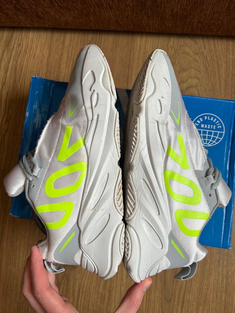 Кросівки Adidas Yeezy 700