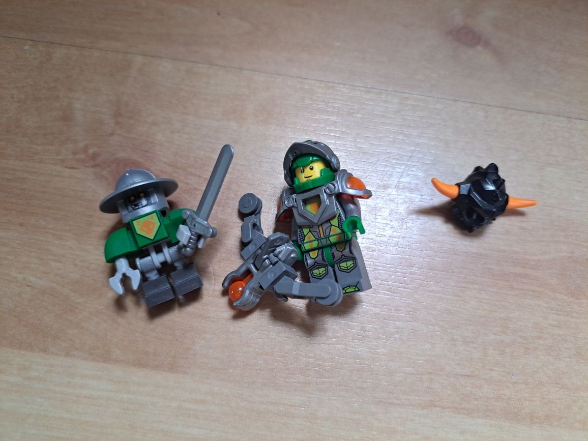 LEGO Nexo Knights 70320 Myśliwiec V2 Aarona