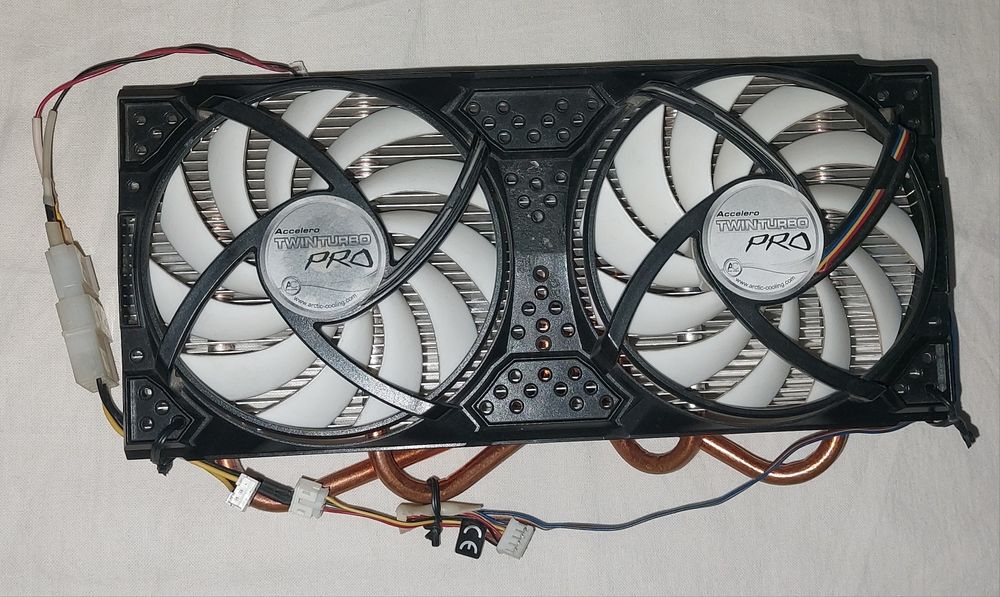 Продам охлаждение для видеокарты Arctic Cooling Accelero Twin Turbo