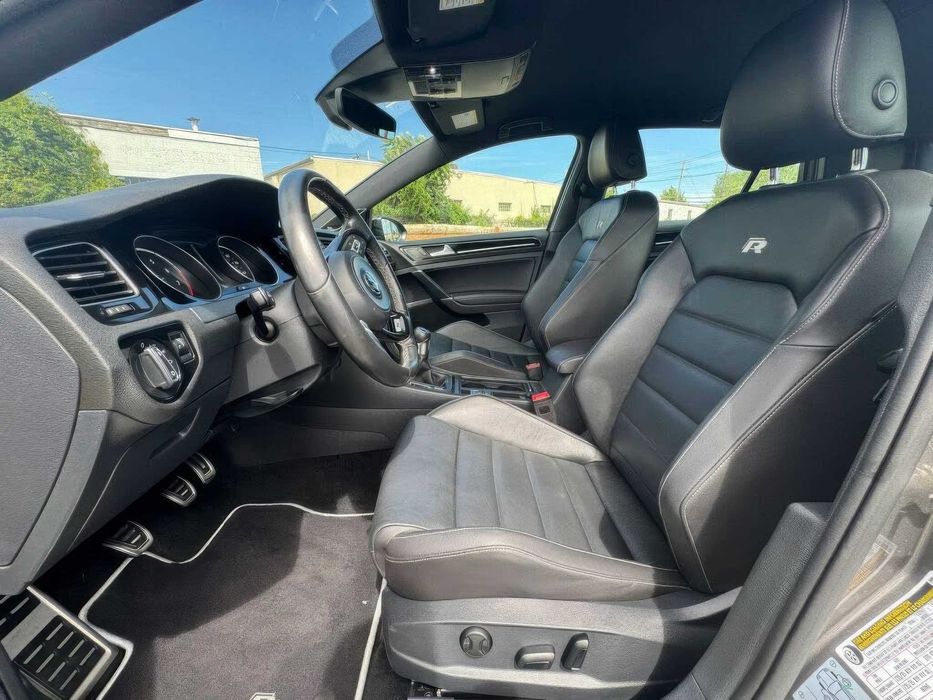 Volkswagen Golf R 4-Door AWD      2017