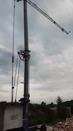 Żuraw samomontujacy dzwig szybkomontujacy budowlany wiezowy dekarski