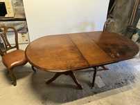 Mesa de sala em madeira