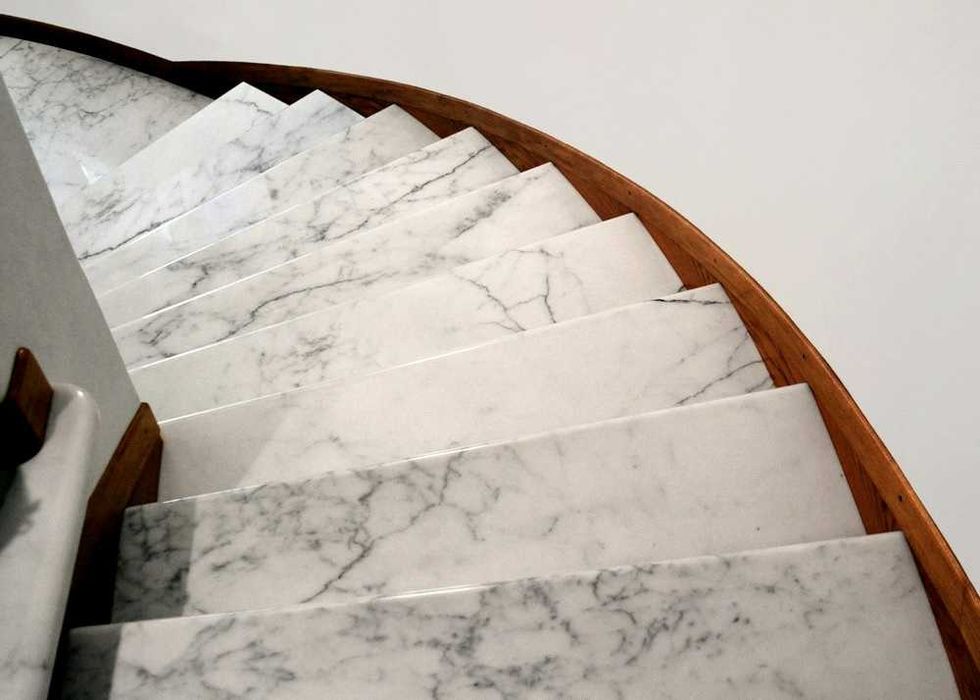 Мармур/Граніт/Стільниці/Сходи/Каміни/Бруківка/Изделия из мрамора